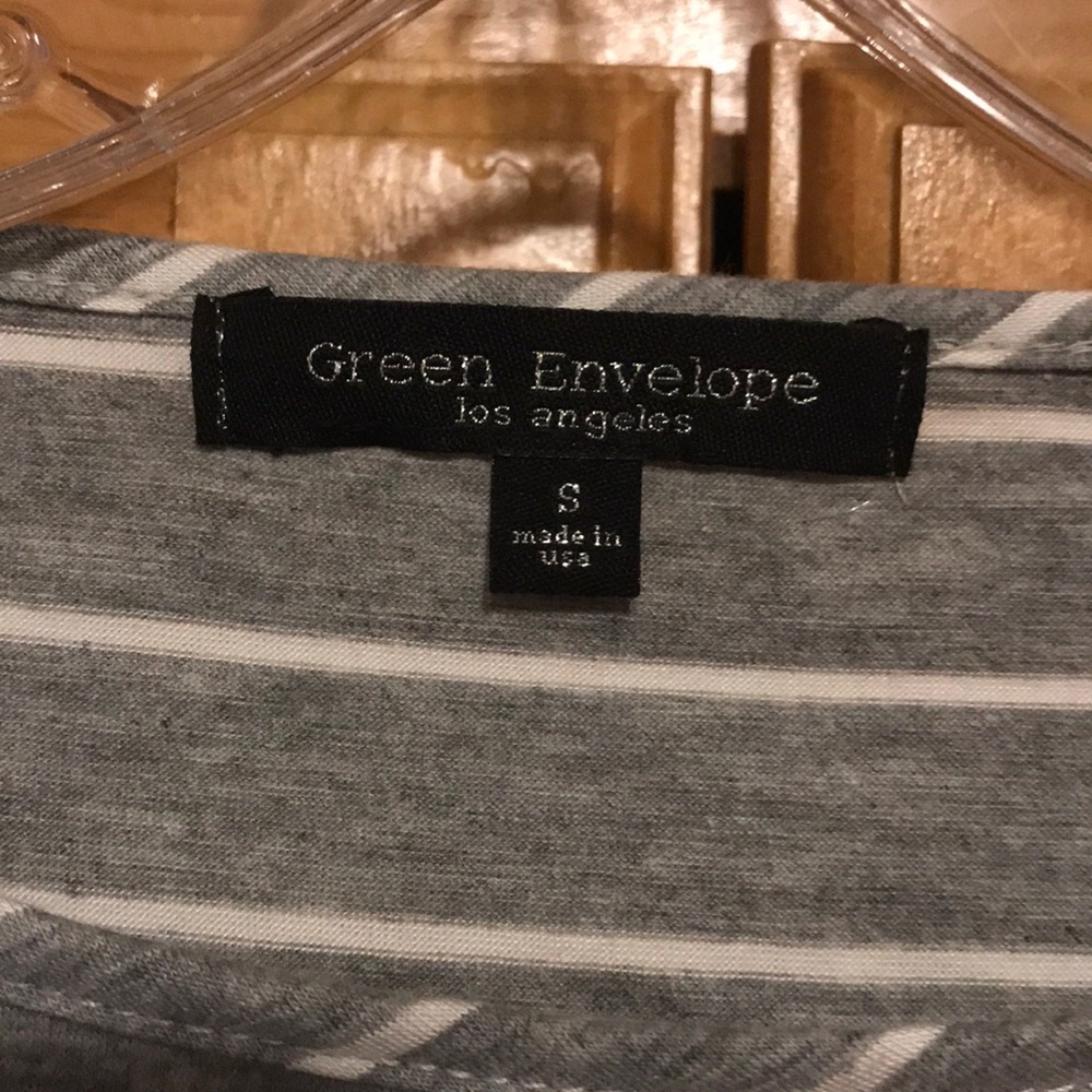 3/$15 ๐ Half Sleeve Gray w/White Stripe T-Shirt -S - Picture 4 of 5
